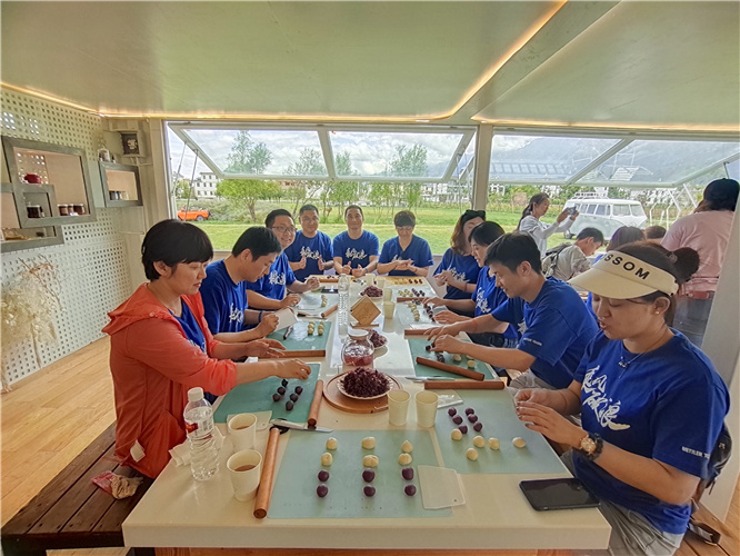 大理非遗扎染鲜花饼花漾时光体验团建之旅