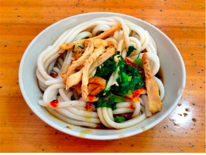 大理特色美食推荐：你确定不来一碗“再回首”凉鸡米线？！