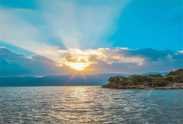 漫游大理：洱海生态廊道